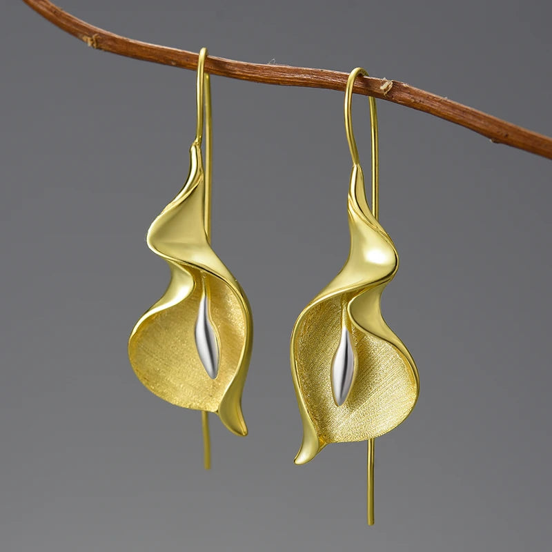Calla Lily Flower | Sterling Silver | 18K Gold | Dangle Earrings