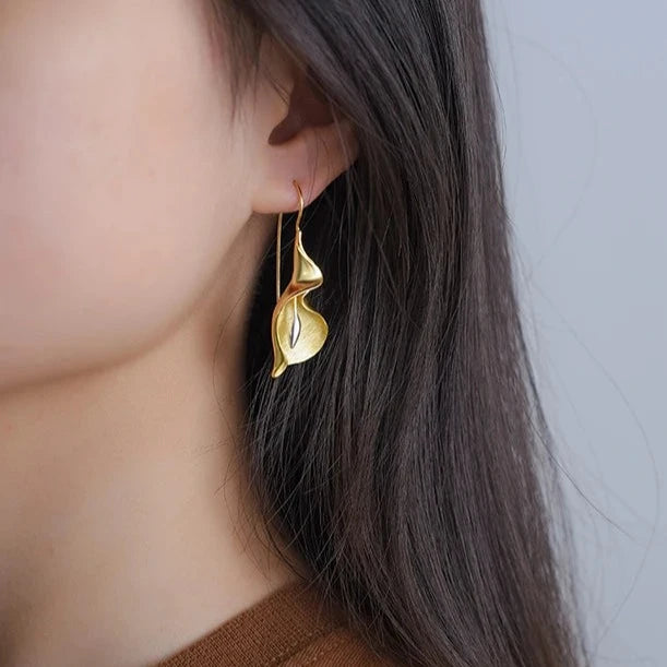 Calla Lily Flower | Sterling Silver | 18K Gold | Dangle Earrings